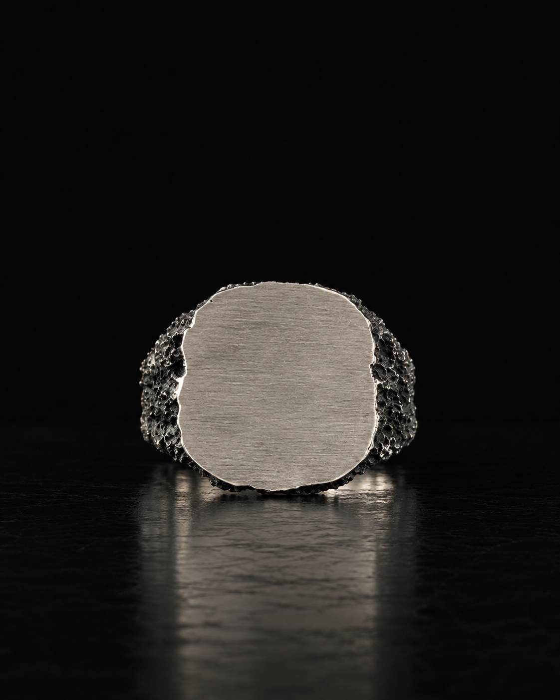 Raw VII Ring face on, brushed flat plate centred over the crusted shank