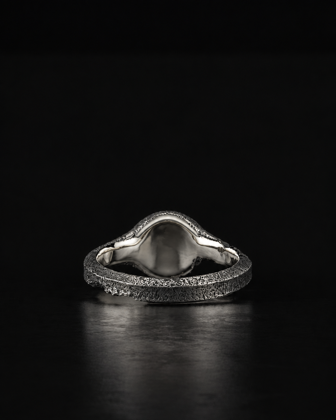 Raw VIII Ring seen from below, smooth polished inside with the back of the stone setting